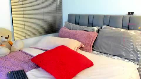 miss__jones_ online show from 05/13/26, 12:52