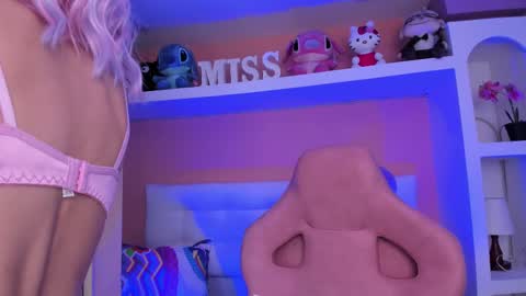 Lunna online show from 10/17/25, 11:24