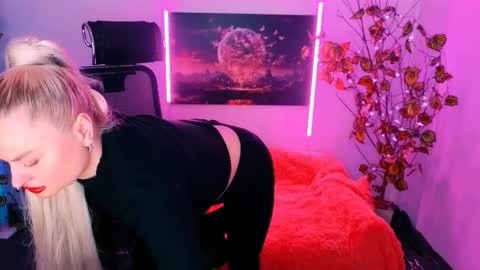 Snapshot of miss_alice_silver chatting on 10/19/25, 04:40 miss_alice_silver online show from 10/19/25, 04:40