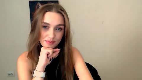 Angelina online show from 10/31/25, 06:58