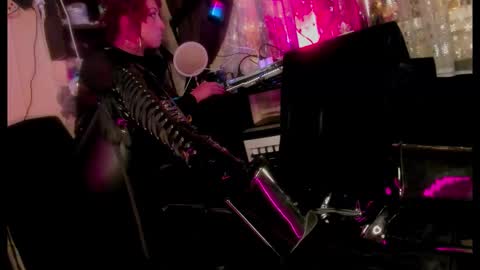 Snapshot of miss_asmodeus chatting on 09/16/25, 07:15 missAsmodeus online show from 09/16/25, 07:15