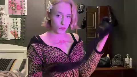 Anya online show from 06/11/26, 10:08
