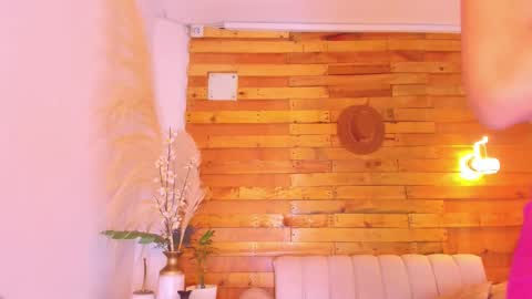 Camila online show from 11/08/25, 02:45