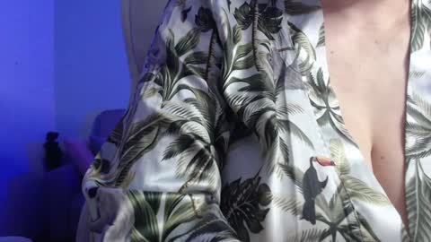 Snapshot of miss_daniels chatting on 12/25/24, 12:47 liza online show from 12/25/24, 12:47