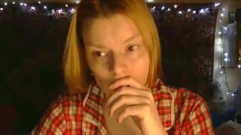 Snapshot of miss_elistia_ chatting on 11/17/25, 02:01 Elis online show from 11/17/25, 02:01