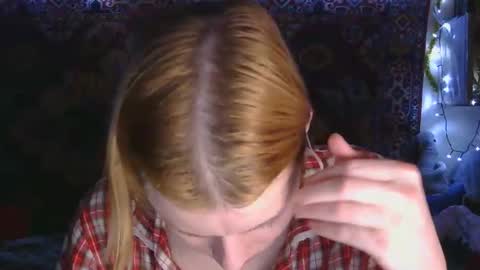 Snapshot of miss_elistia_ chatting on 11/19/25, 06:41 Elis online show from 11/19/25, 06:41