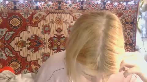 Snapshot of miss_elistia_ chatting on 11/27/25, 12:07 Elis online show from 11/27/25, 12:07