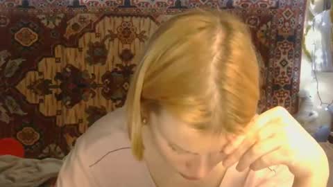 Snapshot of miss_elistia_ chatting on 11/28/25, 12:19 Elis online show from 11/28/25, 12:19