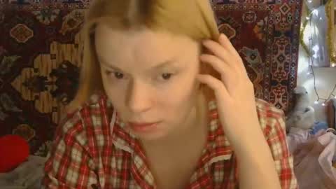 Snapshot of miss_elistia_ chatting on 12/04/25, 10:13 Elis online show from 12/04/25, 10:13