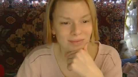 Snapshot of miss_elistia_ chatting on 12/16/25, 11:48 Elis online show from 12/16/25, 11:48
