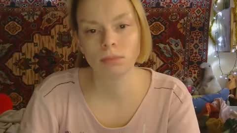 Snapshot of miss_elistia_ chatting on 12/19/25, 11:28 Elis online show from 12/19/25, 11:28