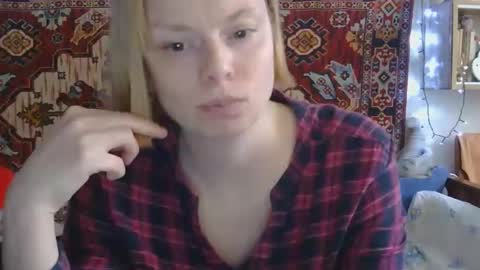 Snapshot of miss_elistia_ chatting on 04/10/26, 01:16 Elis online show from 04/10/26, 01:16