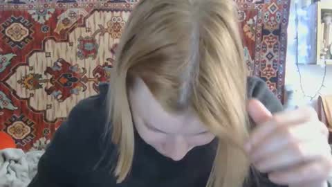 Snapshot of miss_elistia_ chatting on 04/20/26, 11:02 Elis online show from 04/20/26, 11:02