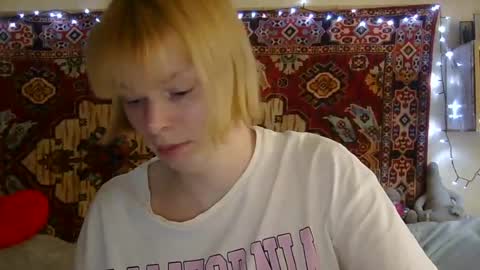 Snapshot of miss_elistia_ chatting on 07/15/26, 10:42 Elis online show from 07/15/26, 10:42