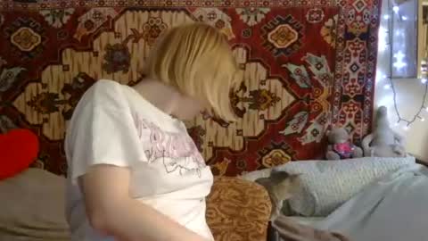 Snapshot of miss_elistia_ chatting on 07/16/26, 11:27 Elis online show from 07/16/26, 11:27