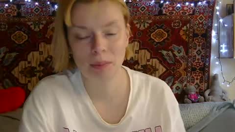 Snapshot of miss_elistia_ chatting on 07/17/26, 11:28 Elis online show from 07/17/26, 11:28