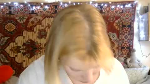 Snapshot of miss_elistia_ chatting on 08/03/26, 11:15 Elis online show from 08/03/26, 11:15