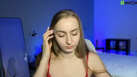 Snapshot of miss_emily19 chatting on 04/24/26, 08:06 Emily online show from 04/24/26, 08:06
