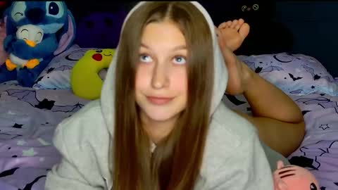 Snapshot of miss_emily_miller chatting on 11/10/25, 06:07 Emily online show from 11/10/25, 06:07