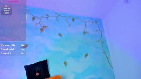 miss_evans_ online show from 09/23/25, 11:13