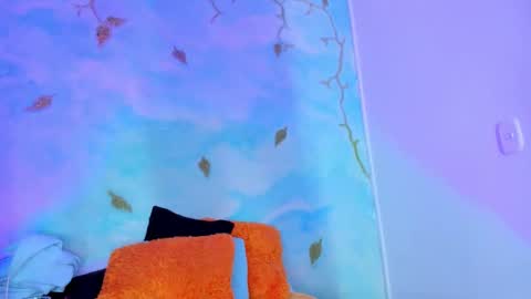 miss_evans_ online show from 10/09/25, 05:38