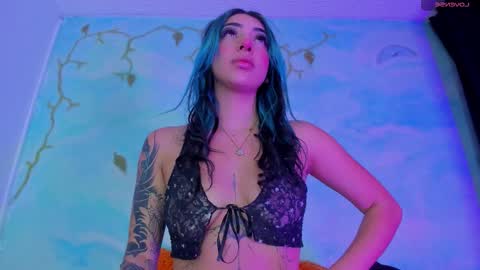 miss_evans_ online show from 11/10/25, 06:01