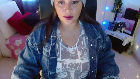 Snapshot of miss_evoleth2 chatting on 04/19/26, 06:43 Miss Evoleth online show from 04/19/26, 06:43