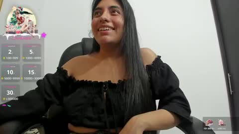 miss_eylens online show from 12/24/24, 12:55