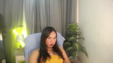 miss_fhakarat online show from 11/10/25, 12:42