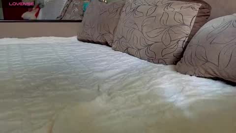 Snapshot of miss_flexi_sun chatting on 10/18/25, 08:15 ................................ online show from 10/18/25, 08:15