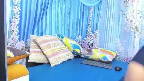 Snapshot of miss_flora chatting on 08/09/26, 03:23 Monica Patricia online show from 08/09/26, 03:23