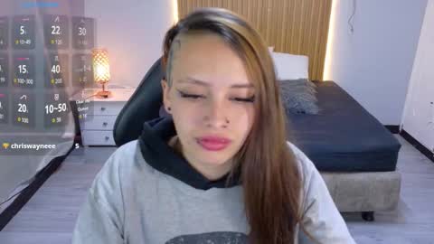 miss_foxxy_ online show from 10/24/25, 07:49