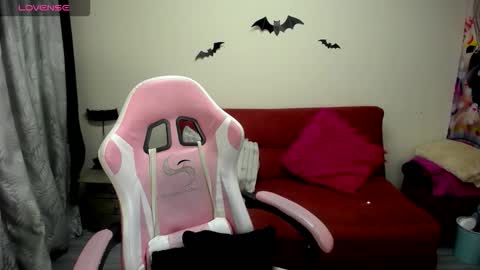 miss_foxxy_ online show from 10/28/25, 04:49