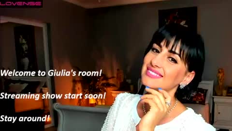 Miss Giulia online show from 07/22/26, 01:03