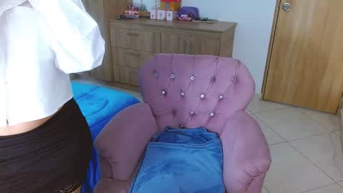 Isabella online show from 12/13/24, 11:02