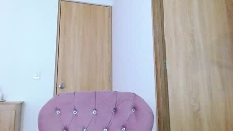 Isabella online show from 02/01/25, 11:32