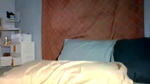 Hey is me aubses online show from 05/26/26, 04:47