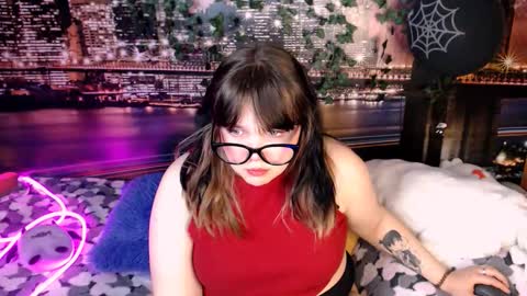 Snapshot of miss_kapriz_love chatting on 10/18/25, 05:14 Eva online show from 10/18/25, 05:14