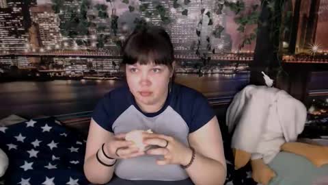 Snapshot of miss_kapriz_love chatting on 10/24/25, 03:30 Eva online show from 10/24/25, 03:30