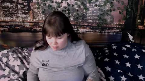 Snapshot of miss_kapriz_love chatting on 10/28/25, 09:28 Eva online show from 10/28/25, 09:28