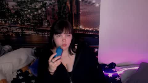 Snapshot of miss_kapriz_love chatting on 10/29/25, 03:58 Eva online show from 10/29/25, 03:58