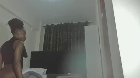 Snapshot of miss_kiarrafit chatting on 11/18/25, 07:57 Miss Kiarrafit online show from 11/18/25, 07:57