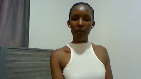 Snapshot of miss_kiki7 chatting on 10/19/25, 08:15 kiki online show from 10/19/25, 08:15