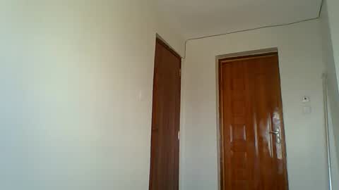 kiki online show from 11/08/25, 01:00