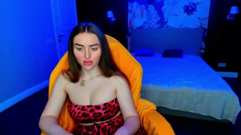 miss_kiten online show from 06/19/26, 08:34
