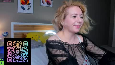 miss_lisaa online show from 12/14/25, 02:28