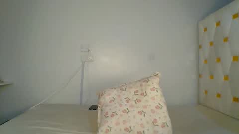 miss_lolah7 online show from 06/10/26, 12:33