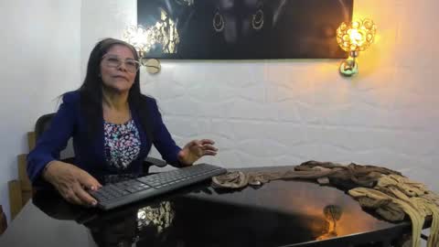 lucero online show from 02/09/25, 08:24