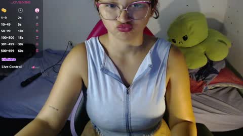 Snapshot of miss_ly_ chatting on 05/17/26, 09:33 ly independent model online show from 05/17/26, 09:33