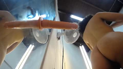 mia online show from 11/29/25, 01:08